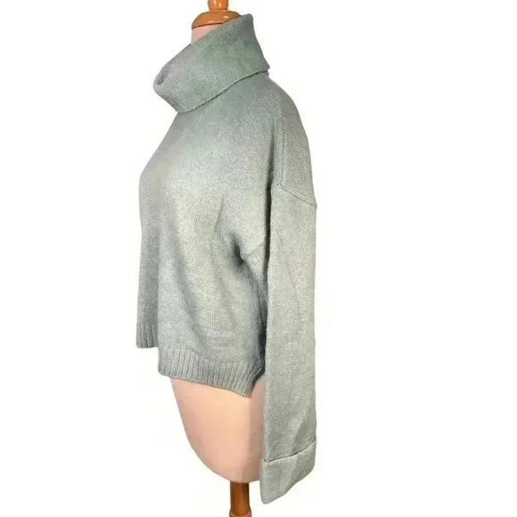 Eyeshadow Size Medium Blueish Turtleneck Sweater - Picture 3 of 10